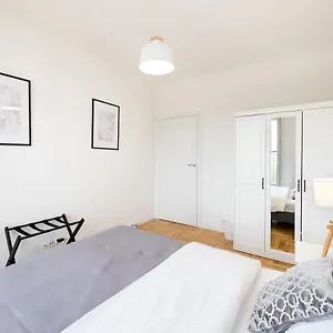 https://apartament-warsaw.warsawhotelspoland.com