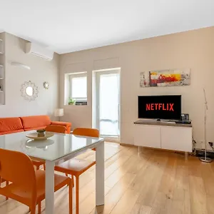 https://isola-design-district-modern-apartment-near-central-station.italymilanhotels.net